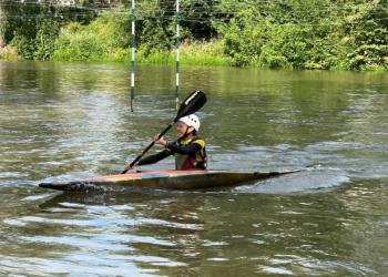 “Скажи наркотикам нет!”: соревнования по гребле на байдарке провели в ВКО