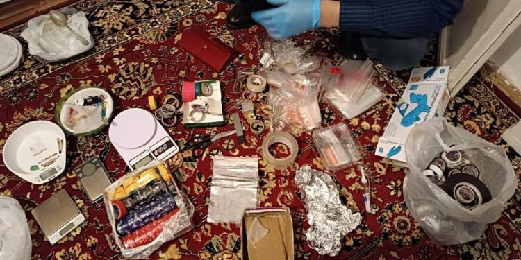 Задержанная полицейскими рецидивистка осуждена на 13 лет за сбыт наркотиков в СКО