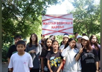 Конкурсы и спортивные состязания на антинаркотическую тему провели полицейские в летних лагерях области Жетысу