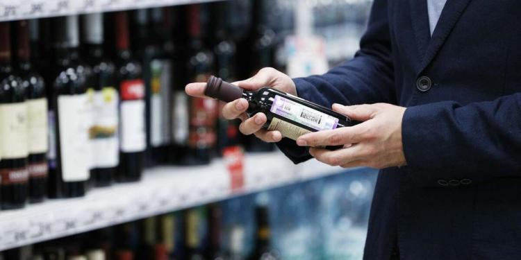 Лицензию на реализацию алкоголя приостановили в одном из магазинов Павлодарской области