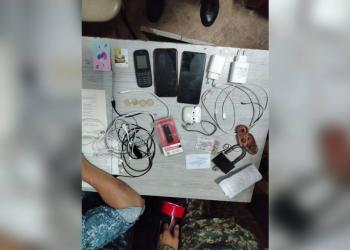 Мобильники пытались передать в грузовом автомобиле в столичную колонию