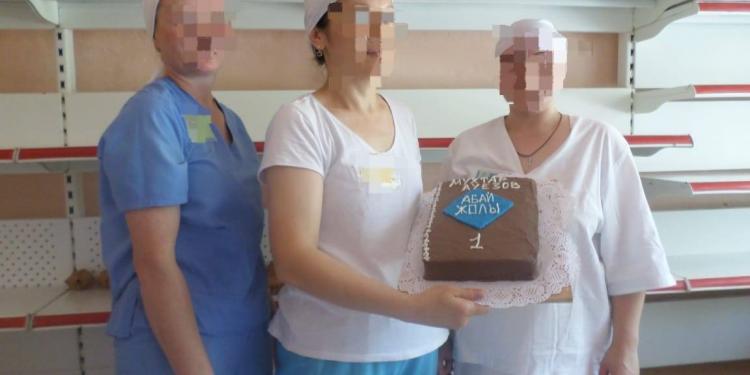 Осужденная испекла торт-книгу “Путь Абая” в области Абай