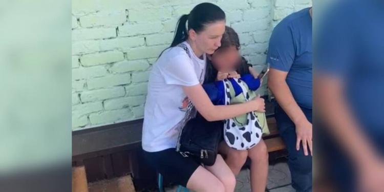 Потерявшуюся девочку вернули домой полицейские ВКО