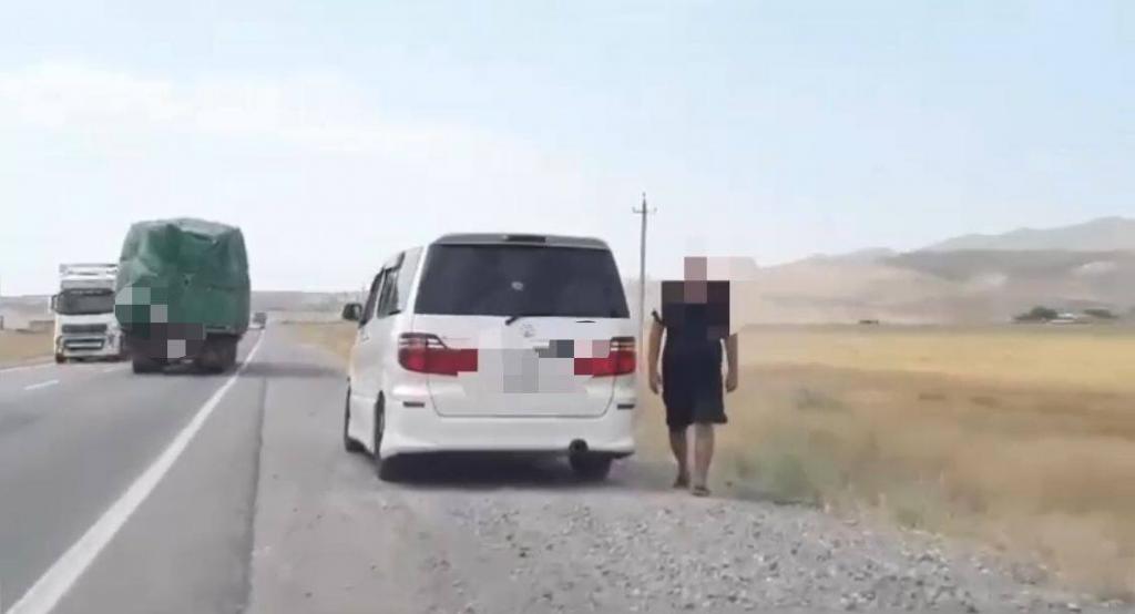 Водители на Toyota Alphard продолжают нарушать ПДД в Жамбылской области