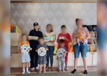 Игрушки ручной работы подарили детям “Дома Мамы” сотрудники женской колонии Карагандинской области