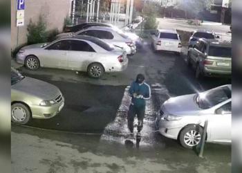 Банковскую карту из незапертой автомашины украл злоумышленник в Астане