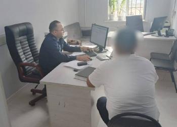 Мужчина силой отобрал мобильные телефоны и деньги у двух жителей Туркестанской области