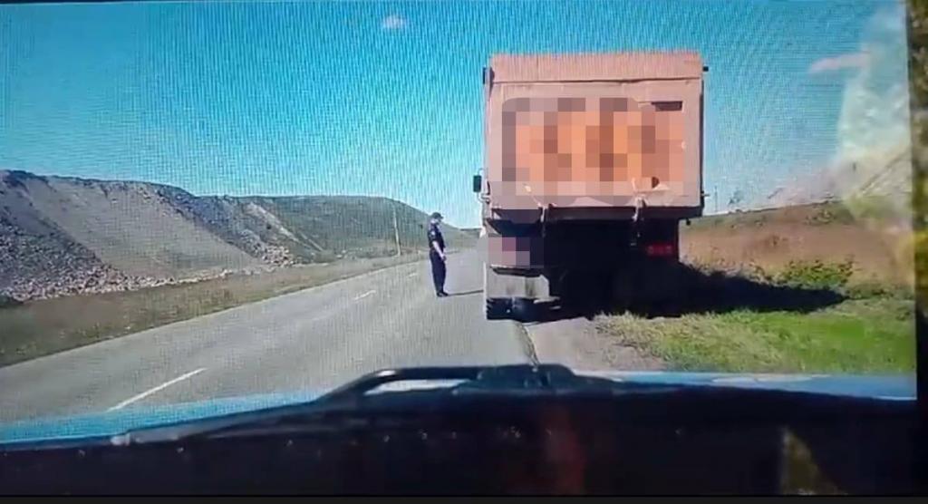 Водитель поменял номера авто и был остановлен полицией в Экибастузе
