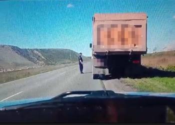 Водитель поменял номера авто и был остановлен полицией в Экибастузе