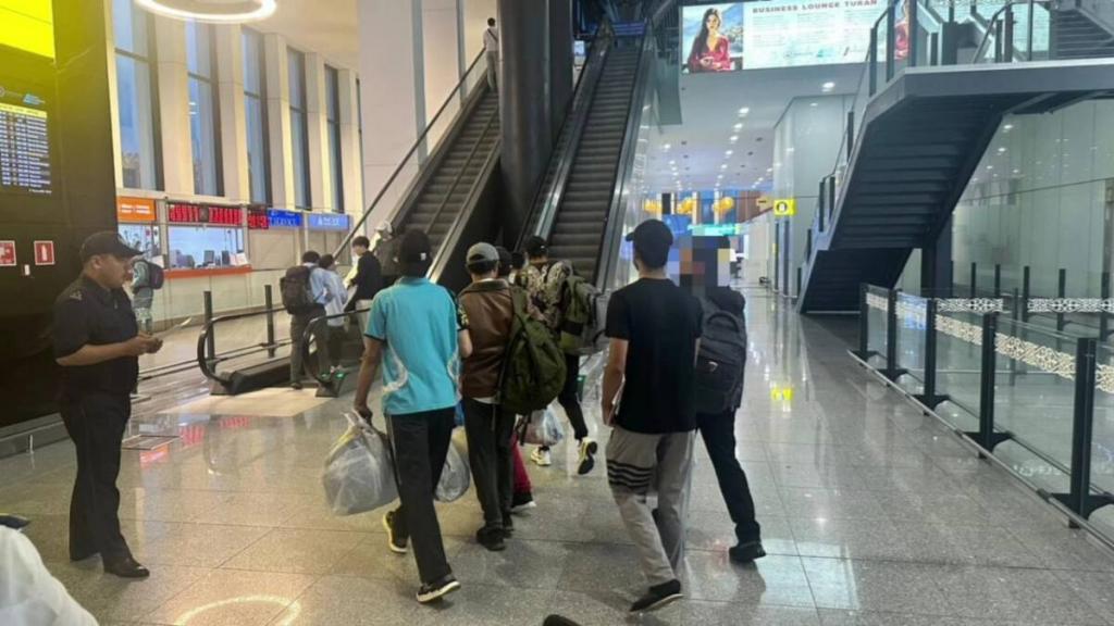 Туристы из Пакистана принудительно выдворены из страны