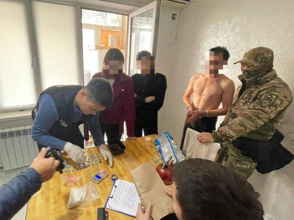 29-летний молодой человек подозревается в сбыте наркотиков в Атырау