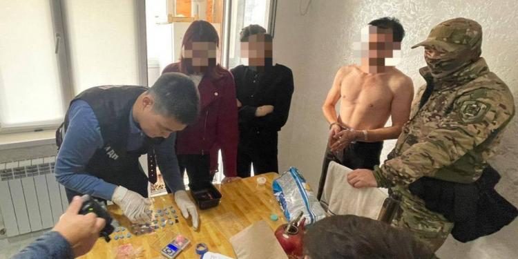 29-летний молодой человек подозревается в сбыте наркотиков в Атырау