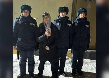 Гвардейцы вернули потерянные смартфоны астанчан