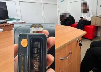 14-летняя школьница из Павлодарской области курила в школьной уборной