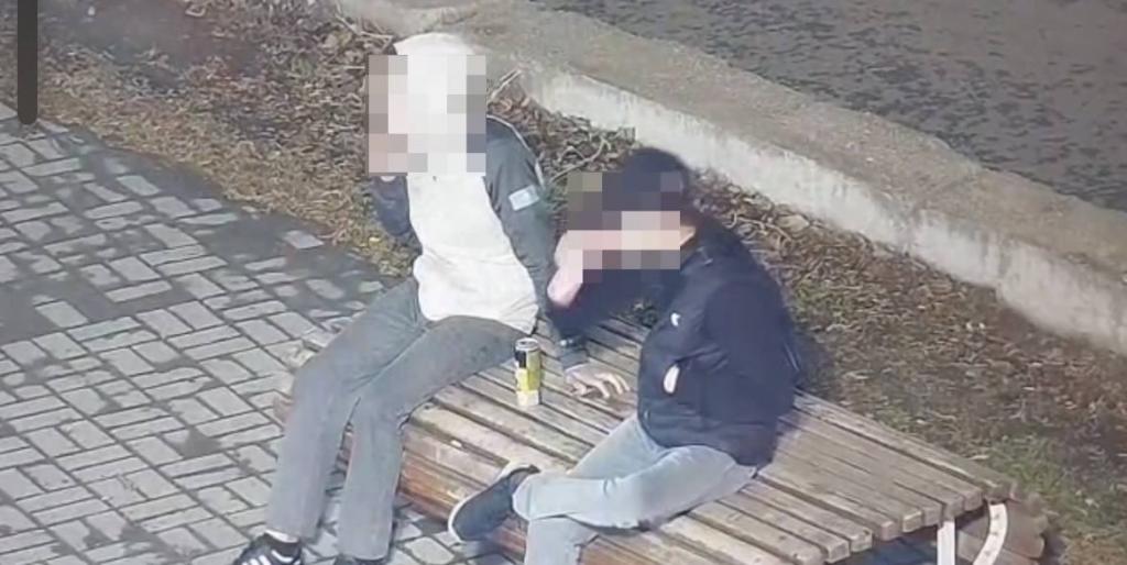 От окурка до наркотиков: молодых парней задержала полиция в Уральске