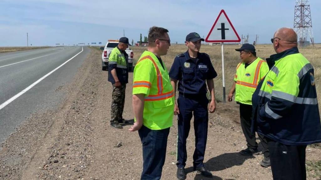 Проверки дорог проводят полицейские в области Абай