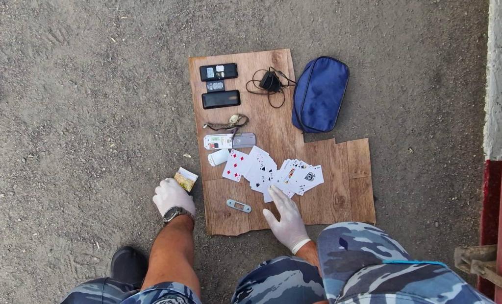 Попытку проноса запрещенных предметов пресекли в колонии Караганды