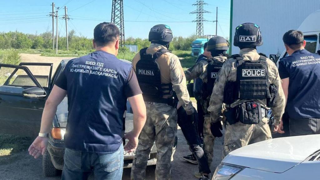 Сельчане вымогали деньги у земляка: полиция задержала двоих подозреваемых