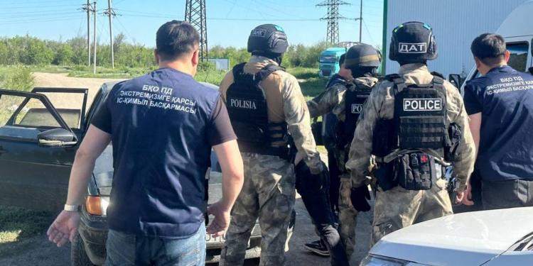 Сельчане вымогали деньги у земляка: полиция задержала двоих подозреваемых