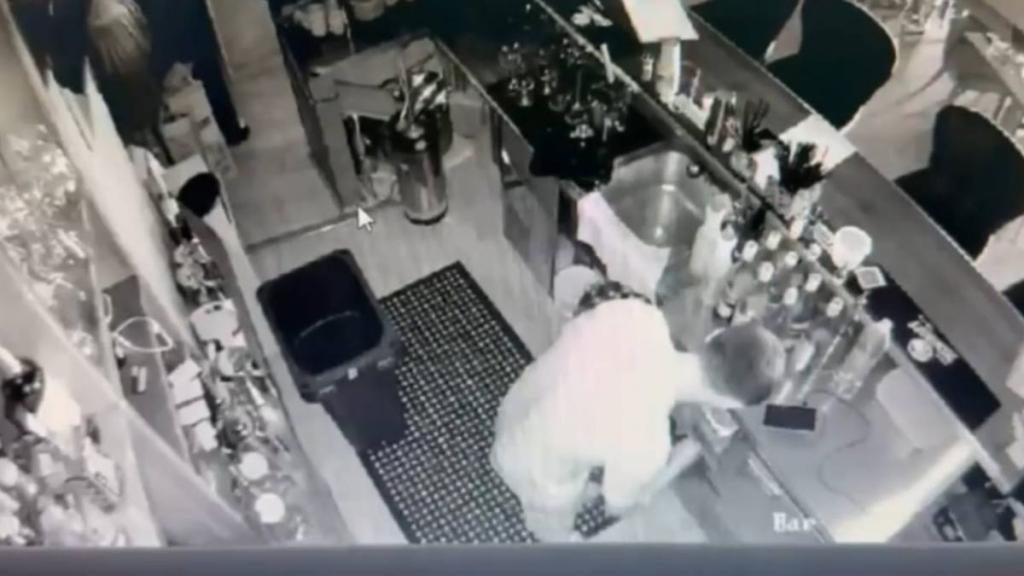 Похитил телефон из кассы спорт-бара: подозреваемый задержан в Астане