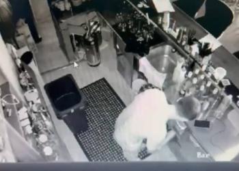 Похитил телефон из кассы спорт-бара: подозреваемый задержан в Астане